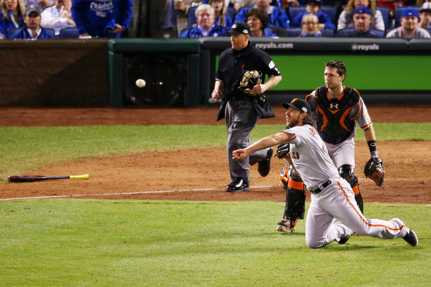Madison Bumgarner throws out Eric Hosmer in the bottom of the sixth. (Elsa/Getty Images)