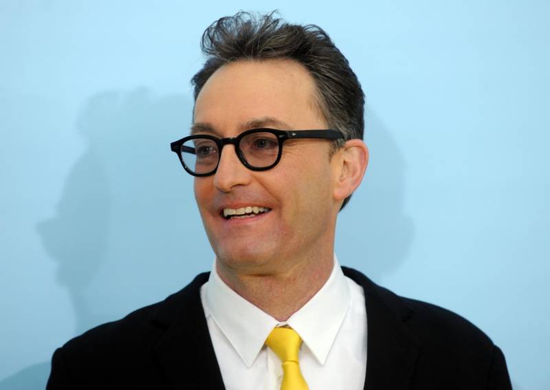 Actor Tom Kenny, voice of SpongeBob SquarePants, has been a Troy Walker fan for years calling his shows "kind of like a really long medley mash-up of the American songbook, with dirty jokes peppered in between."