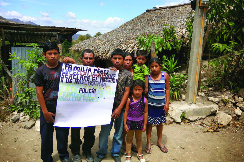 La familia de Amilcar Perez Lopez recibió sus restos en Guatemala el 6 de abril, 2015.