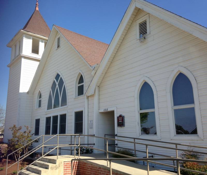 Mennonites first came to Reedley in the early 1900s. The First Mennonite Church of Reedley was their first meeting house. 