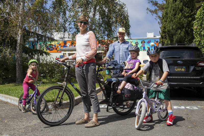 Eleanor Wohlfeiler (center) and her husband Eric Pankonin with their three children Thistle, Esme and Eero (from left to right) in front of Peralta Elementary School before bicycling home. Both Eero and Esme are currently students at Peralta Elementary.