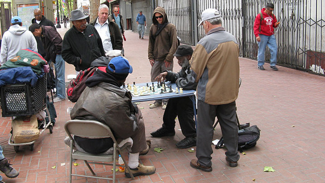 800px-People_playing_chess-Tenderloin-San_Francisco