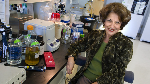 Mina Bissel in her lab