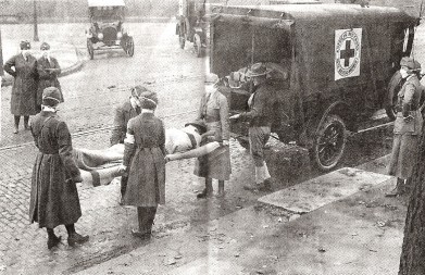 1918 flu victim and members of the American Red Cross