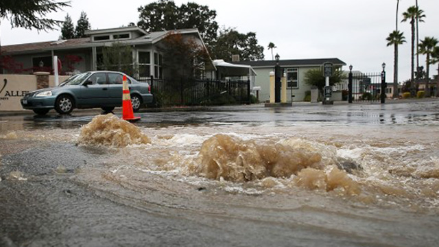Water gushes from a water main break outside a mobile home park after the South Napa Earthquake on August 24, 2014. (Justin Sullivan/Getty Images)