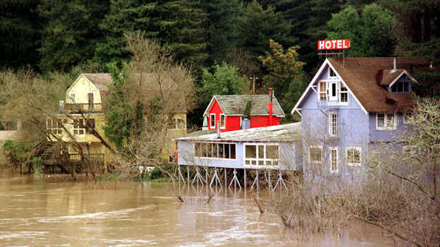 The Russian River flooding from storms during the 1997-98 El Niño. (Dave Gatley/FEMA)