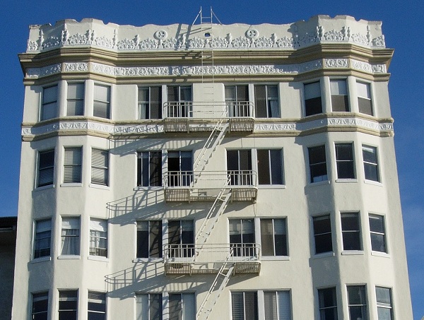 Classic Oakland apartment building