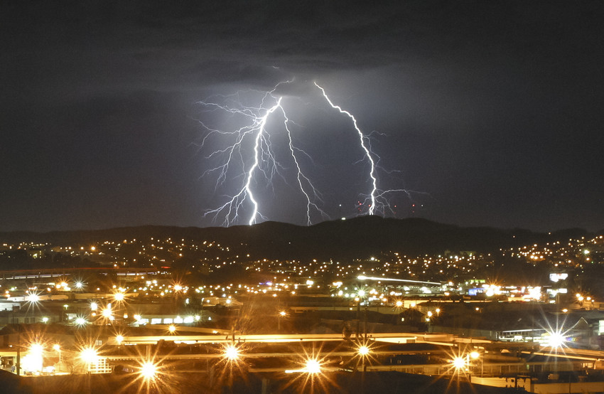 Lightning strikes the San Francisco Bay Area in summer 2013. (Steve Byrne/Steve Byrne Photography)