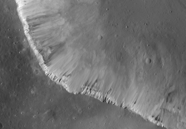 Linear gullies on Vesta