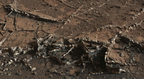 Mineral veins found by NASA's Curiosity rover on Mount Sharp. (NASA/JPL-Caltech/MSSS)