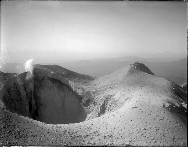 Mount Lassen crater, October 1914