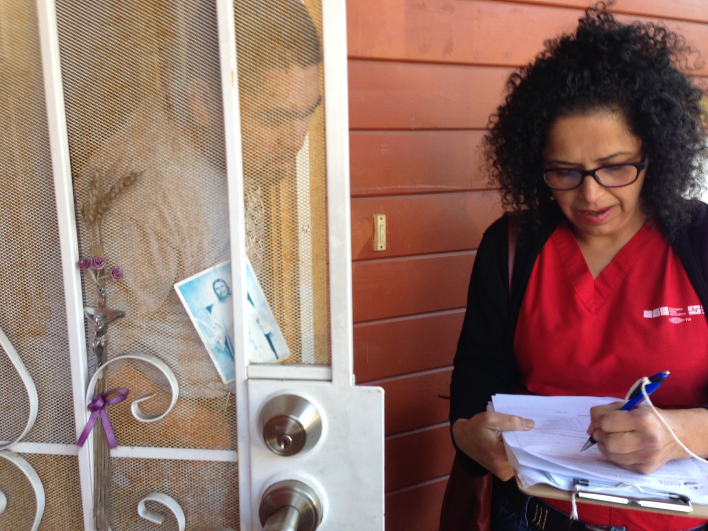 Maria Sahagun with the California Nurses Association is surveying the health of residents in Richmond's Parchester Village. (Julie Small/KQED)