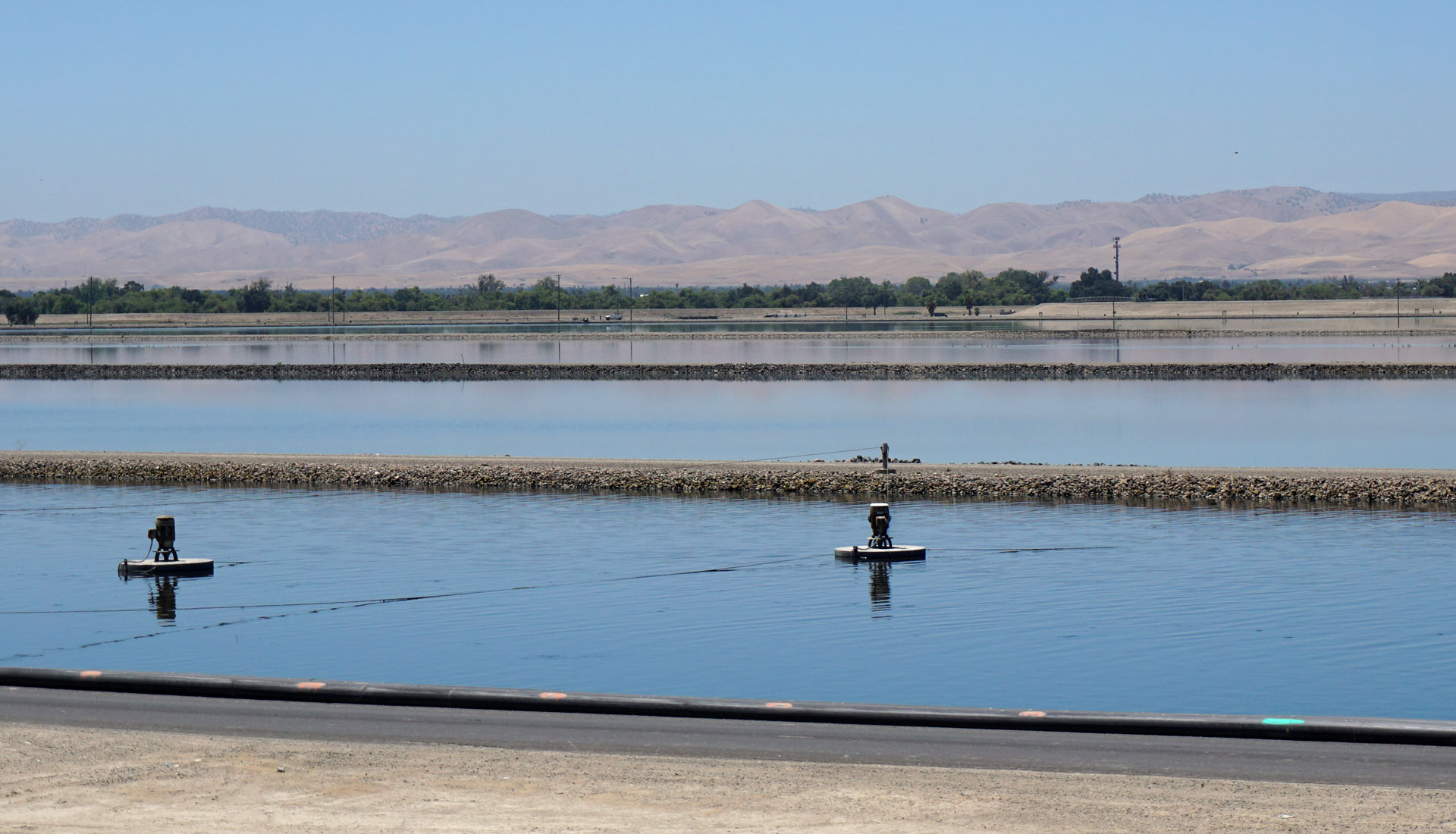 A six-mile pipeline would connect Modesto's wastewater treament plant to a canal that reaches Del Puerto Water District's farms.