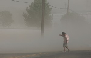 Dust storm. (Craig Kohlruss: FresnoBee)