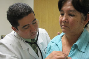Dr. Jose Chavez Gonzalez examines Graciela Jauregui at Riverside County Regional Medical Center (Jenny Gold/Kaiser Health News).