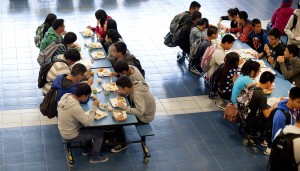 Lunchtime at Oakland High School  The Oakland Unified School District switched to a closed-campus lunch last fall, and the school now offers free lunches to every student. (Noah Berger/Center for Investigative Reporting)