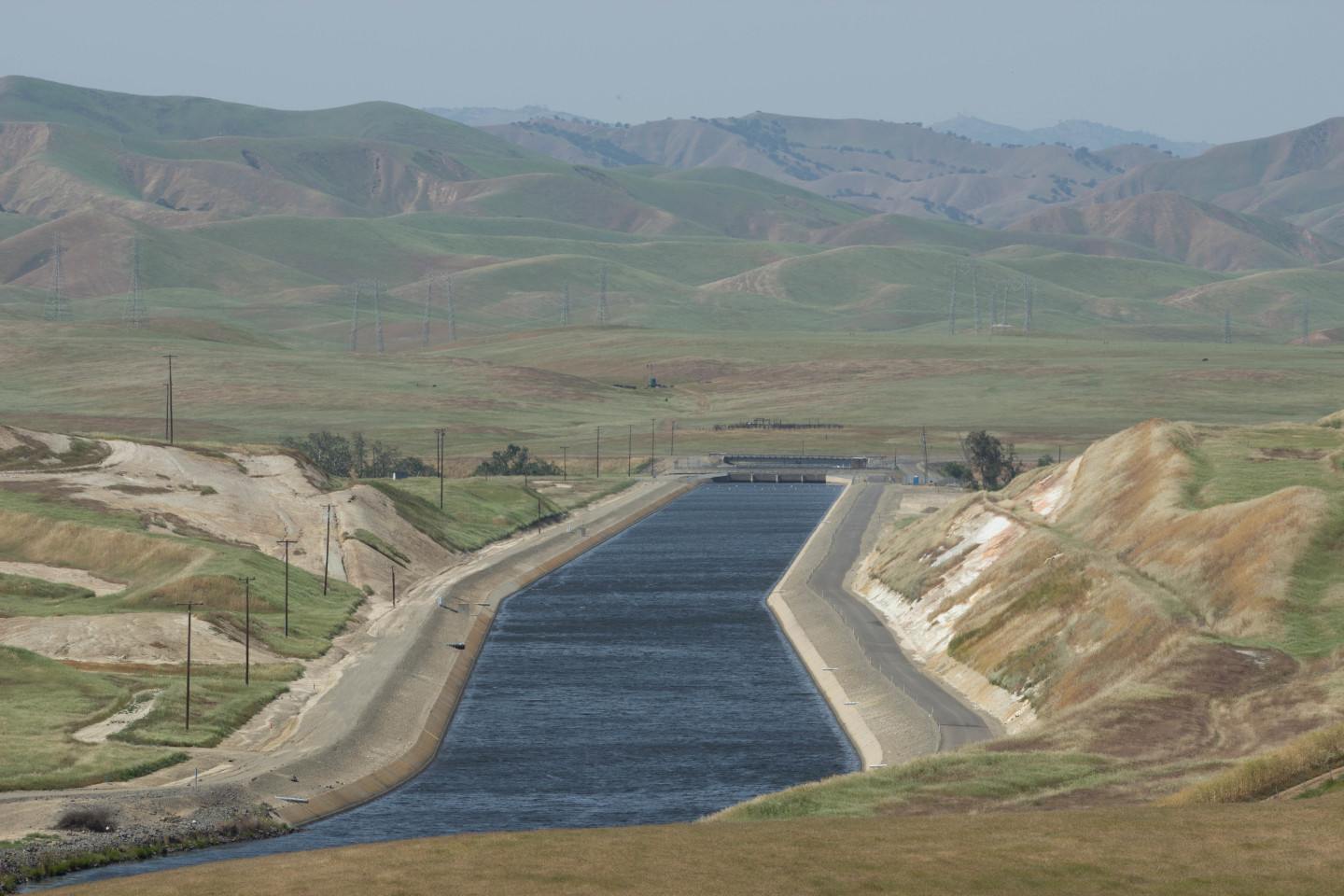 The California Aqueduct as it winds its way south through the San Joaquin Valley.  Dan Brekke/KQED