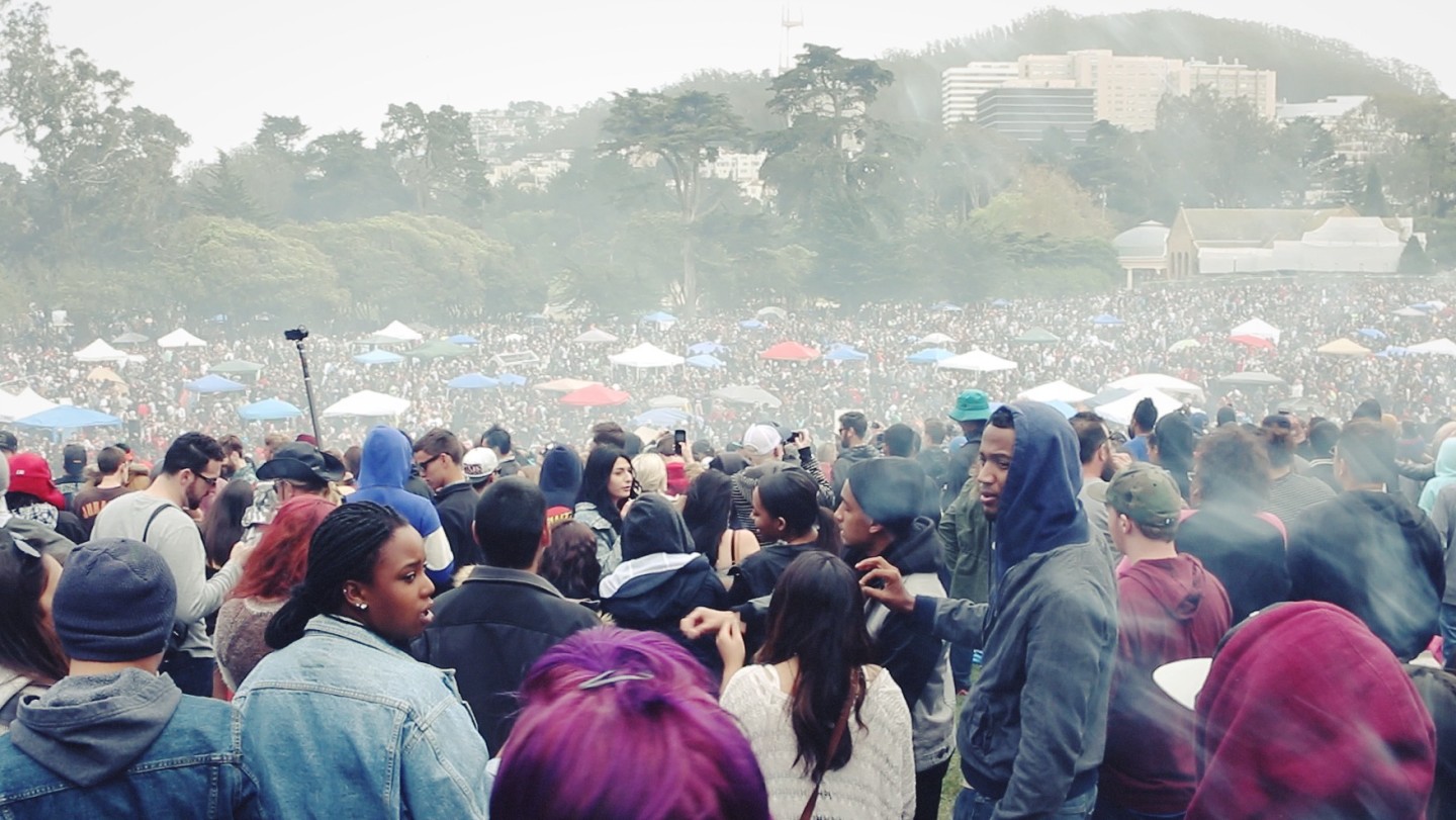 Thousands gather at Golden Gate Park to celebrate 4/20. (Jeremy Raff/KQED)