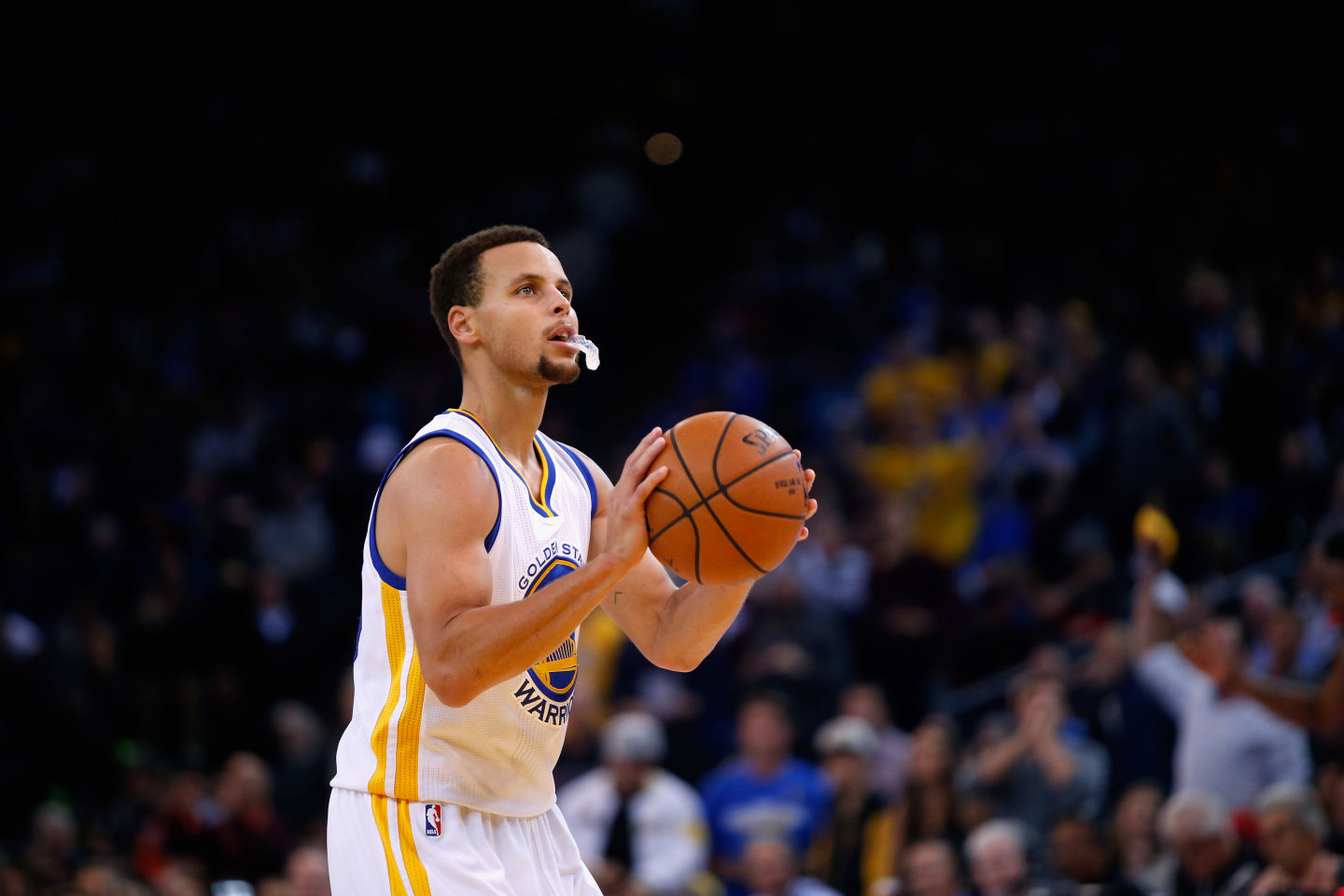 Stephen Curry shoots a free throw against the Detroit Pistons at Oracle Arena on Nov. 9, 2015.  Ezra Shaw/Getty Images