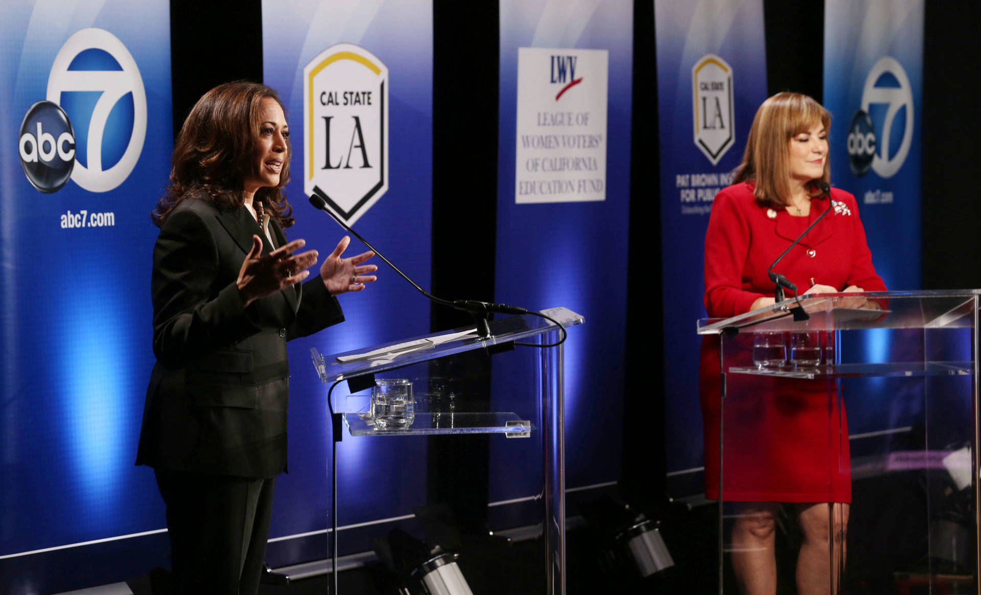 California Attorney General Kamala Harris (L) and Orange County Rep. Loretta Sanchez debate at Cal State L.A. on Oct. 5, 2016.  Courtesy Cal State L.A.