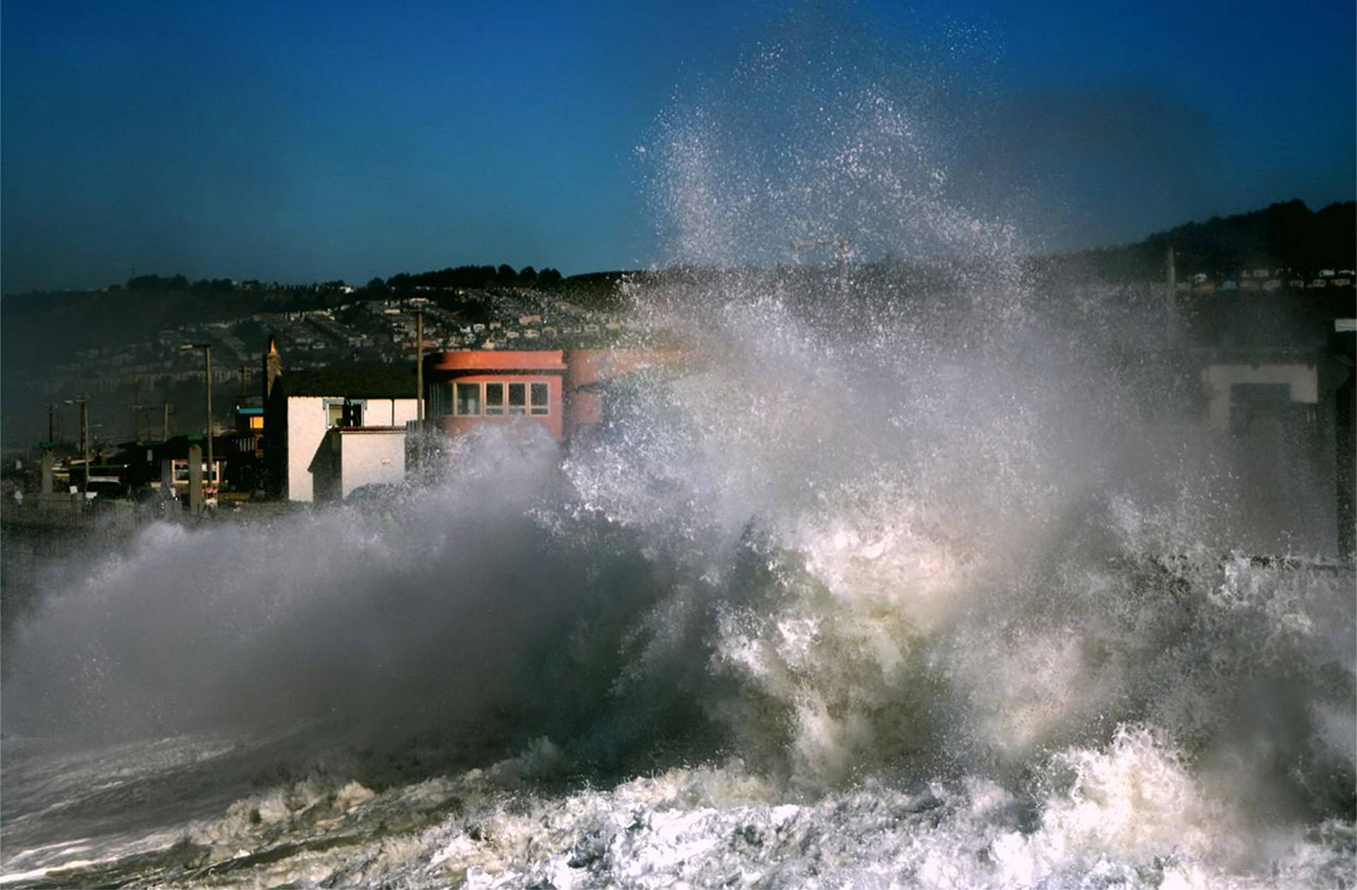 A large wave crashes against a seawall near Pacifica. Brocken Inaglory/Wikimedia Commons