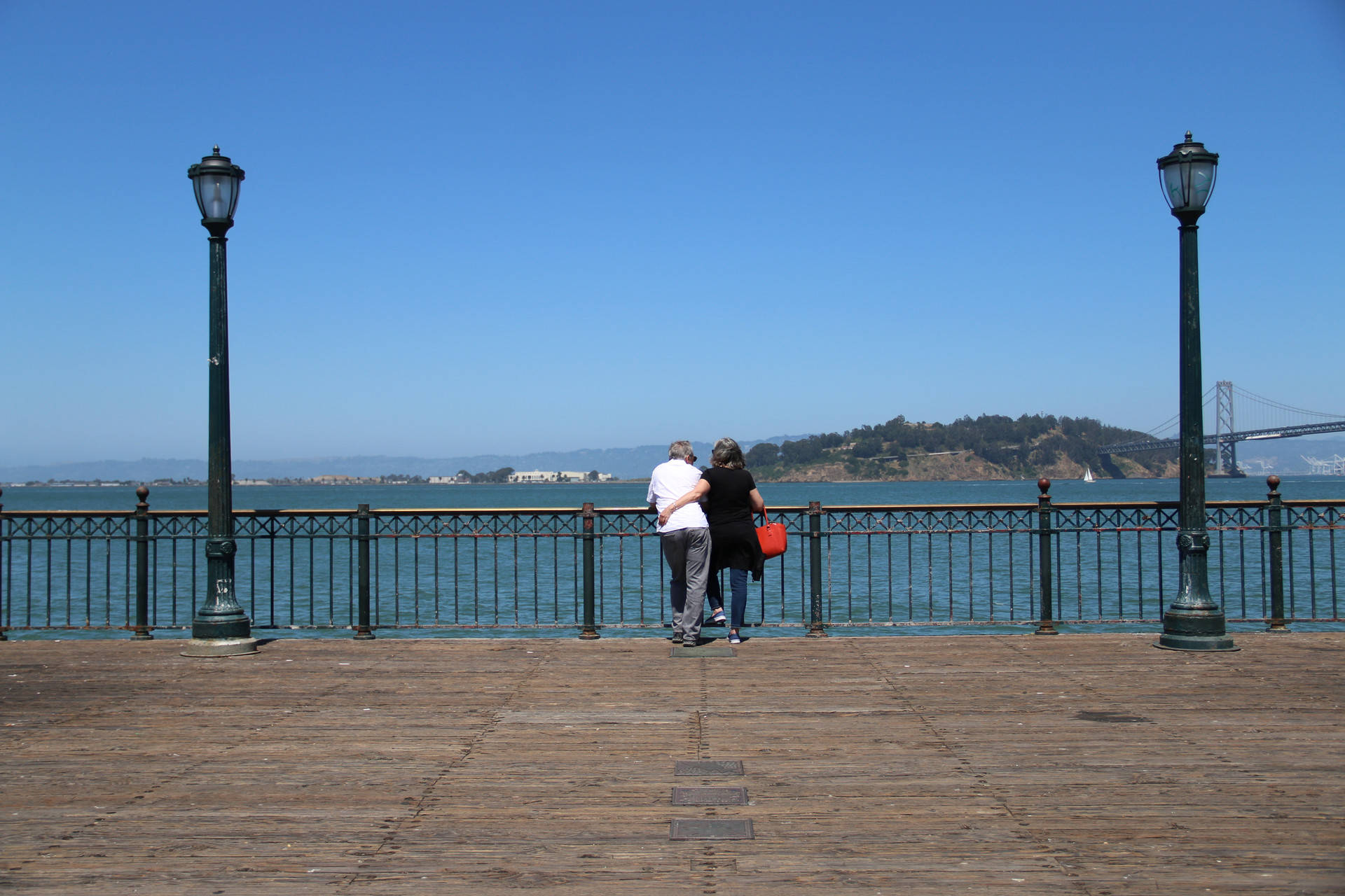 A couple overlooking the San Francisco Bay from Pier 7 on the Embarcadero in San Francisco.
 Seginho Roosblad/KQED