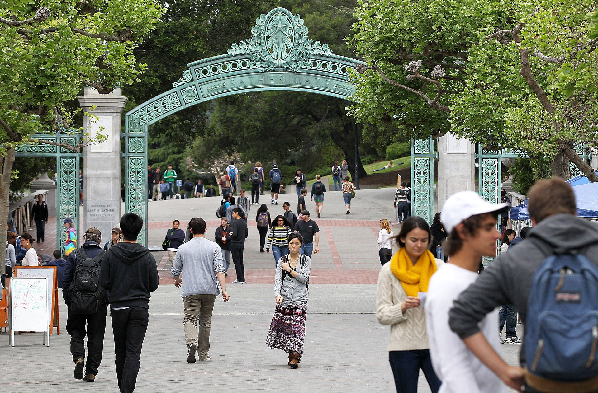 Students walk through Sproul Plaza on the UC Berkeley campus. Justin Sullivan/Getty Images
