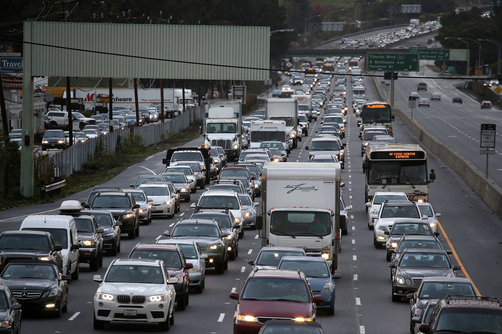 Heavy traffic on U.S. 101 in Mill Valley. Justin Sullivan/Getty Images