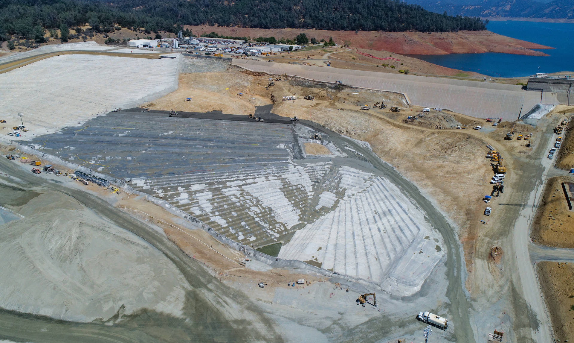 A drone provides a bird's-eye view of construction on the Lake Oroville emergency spillway/. Ken James/California Department of Water Resources