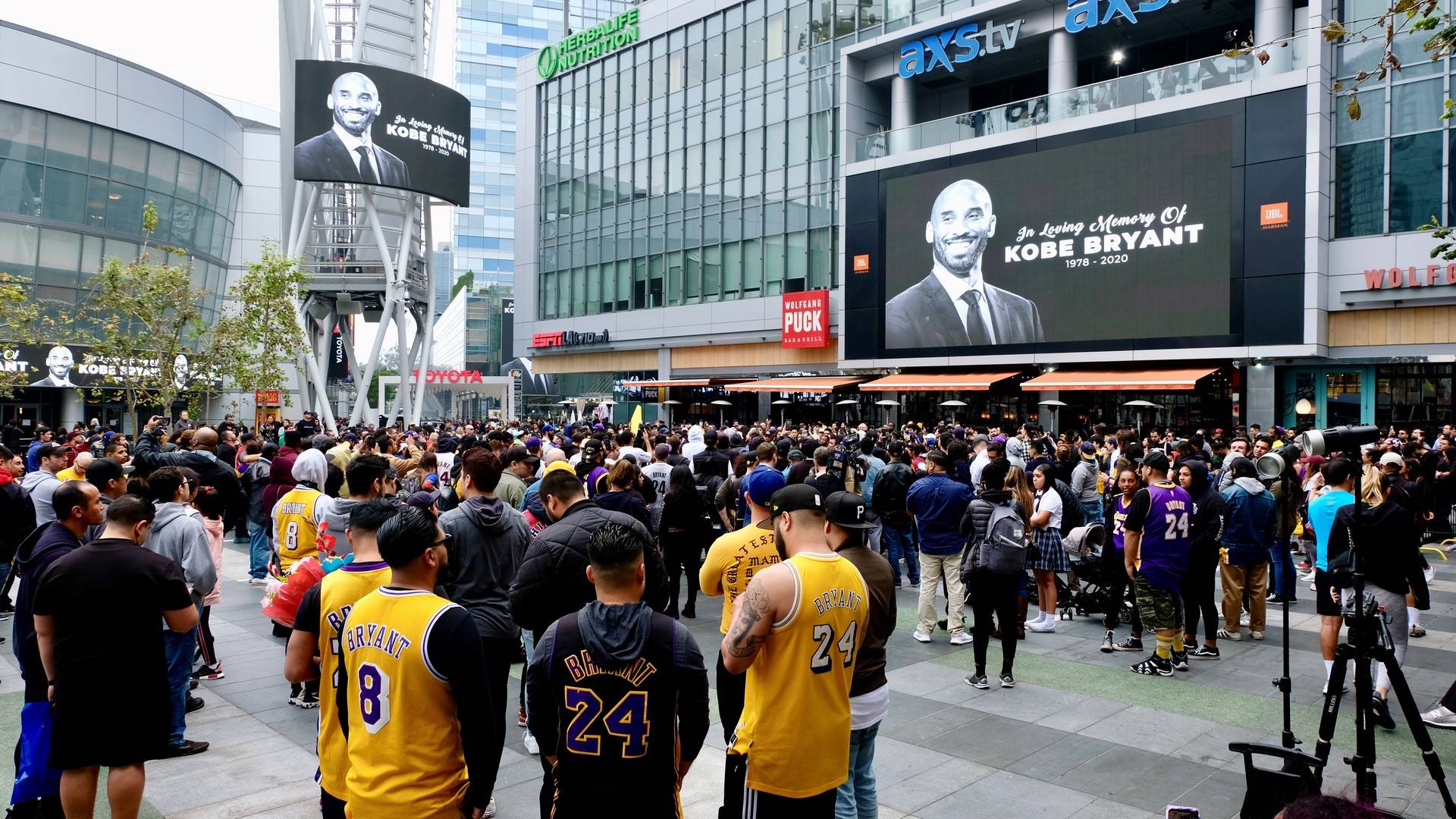 Fans gather outside the Staples Center to mourn the death of Kobe Bryant and his daughter, Gianna.  Saul Gonzalez/KQED