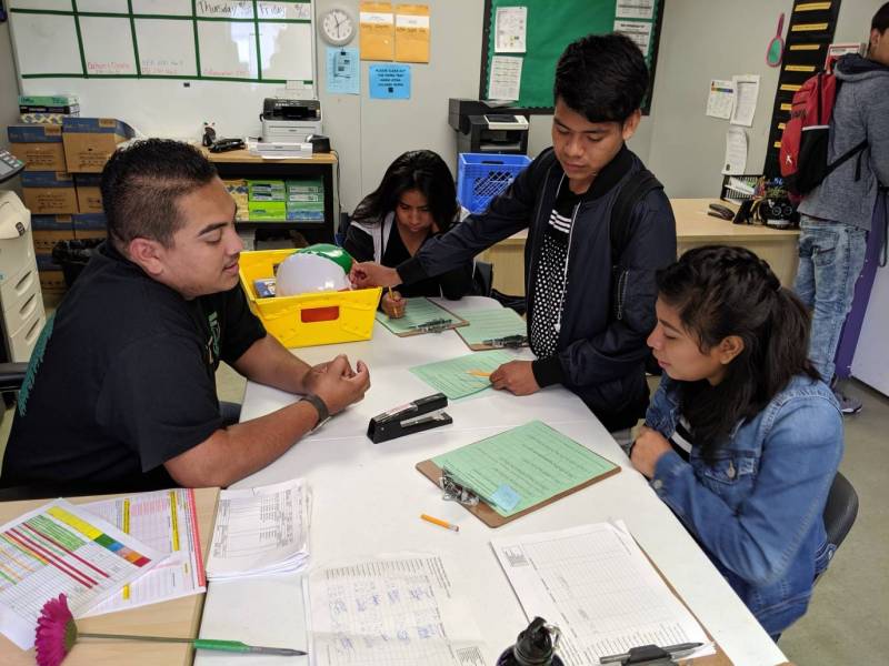 La preparatoria Rudsdale Newcomer, una escuela de continuación, fue fundada en el 2017 para ayudar a estudiantes recién emigrados a los Estados Unidos que pueden estar en riesgo de darse de baja de la escuela.