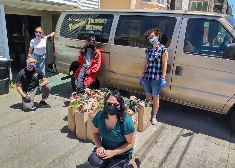 SF Neighbors Solidarity Network hace el esfuerzo de entregar comida saludable y orgánica, en conjunto con otros recursos como cubrebocas y gel antibacterial a adultos mayores y personas sin hogar en San Francisco.