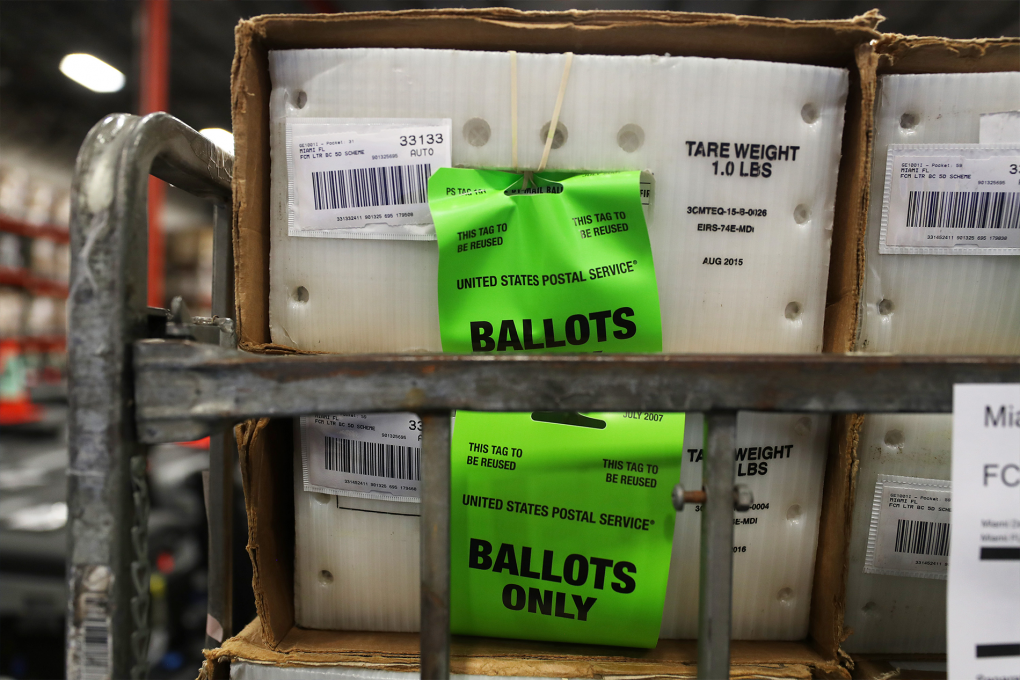 El sistema electoral tiene varias opciones para ayudarlo a corregir cualquier error que haga al completar su boleta. (Joe Raedle/Getty)