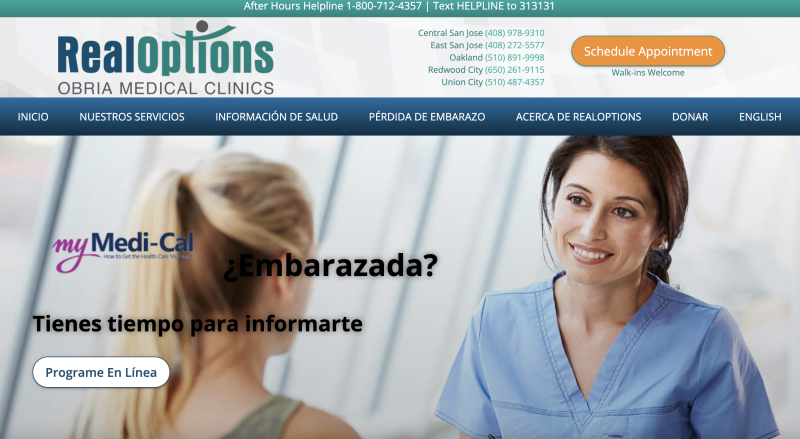 a screenshot of a spanish language website of a crisis pregnancy center called real options medical clinics, featuring a woman in scrubs talking to another woman, a patient