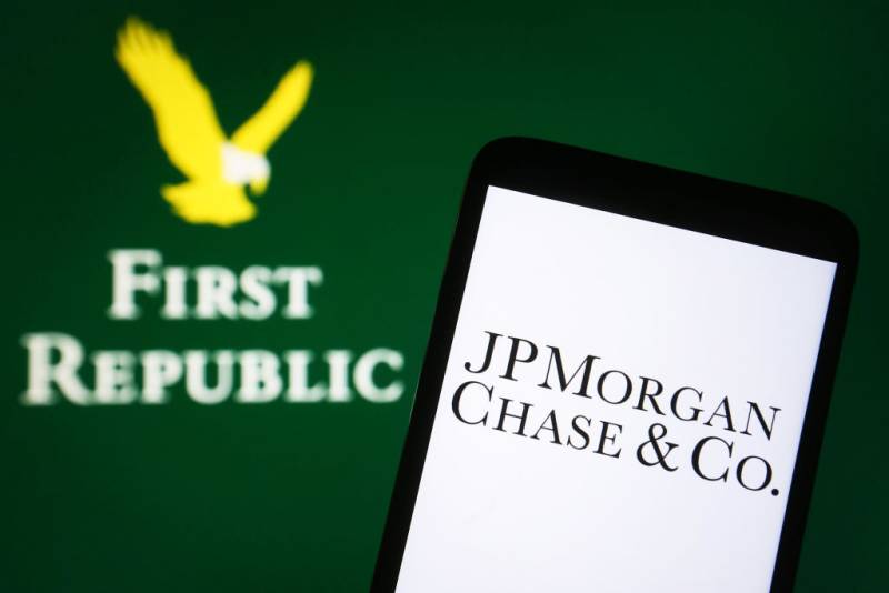Illustration with logos of JPMorgan Chase on a phone screen with logo of First Republic in a green background.