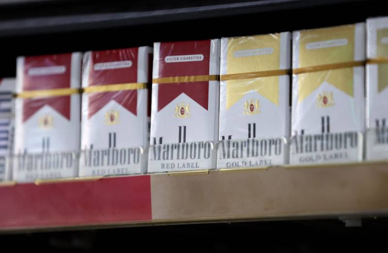 Multiple packs of Marlboro cigarettes with red designs on the left and yellow designs on the right.