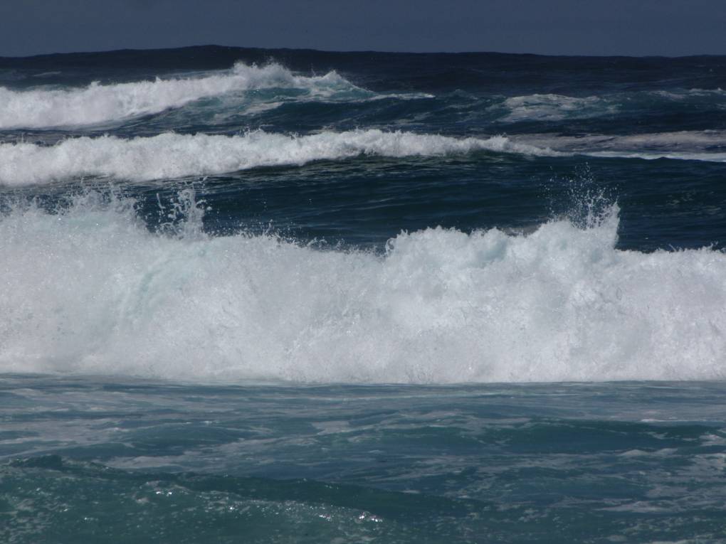 Deep blue ocean waves crashing
