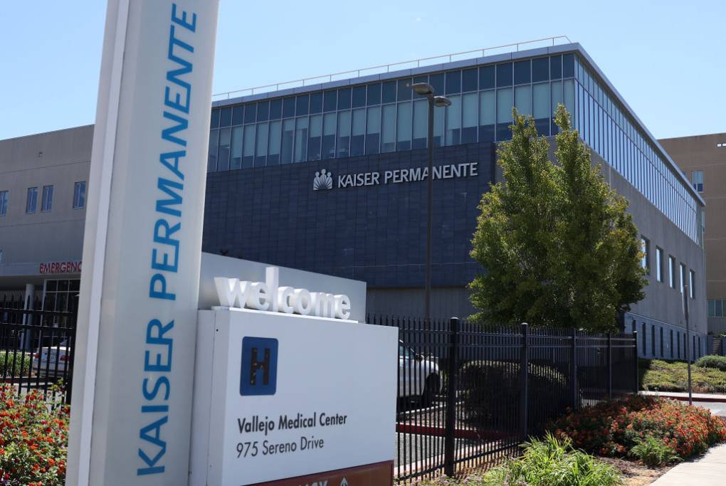 A view of a Kaiser Permanante Hospital from the outside.