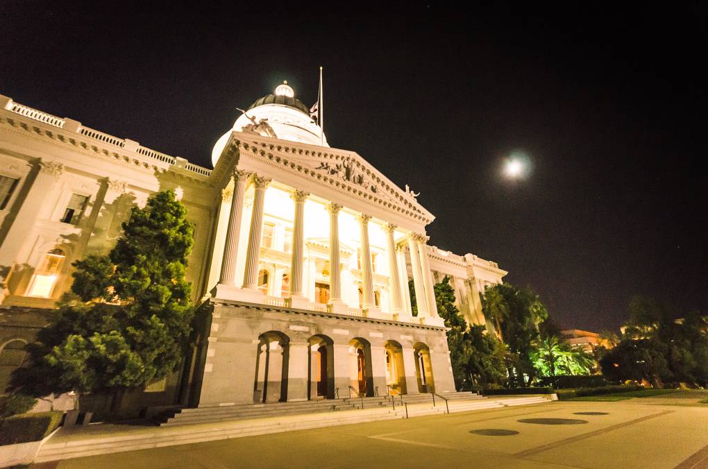 The Sacramento Capitol building lit up at night