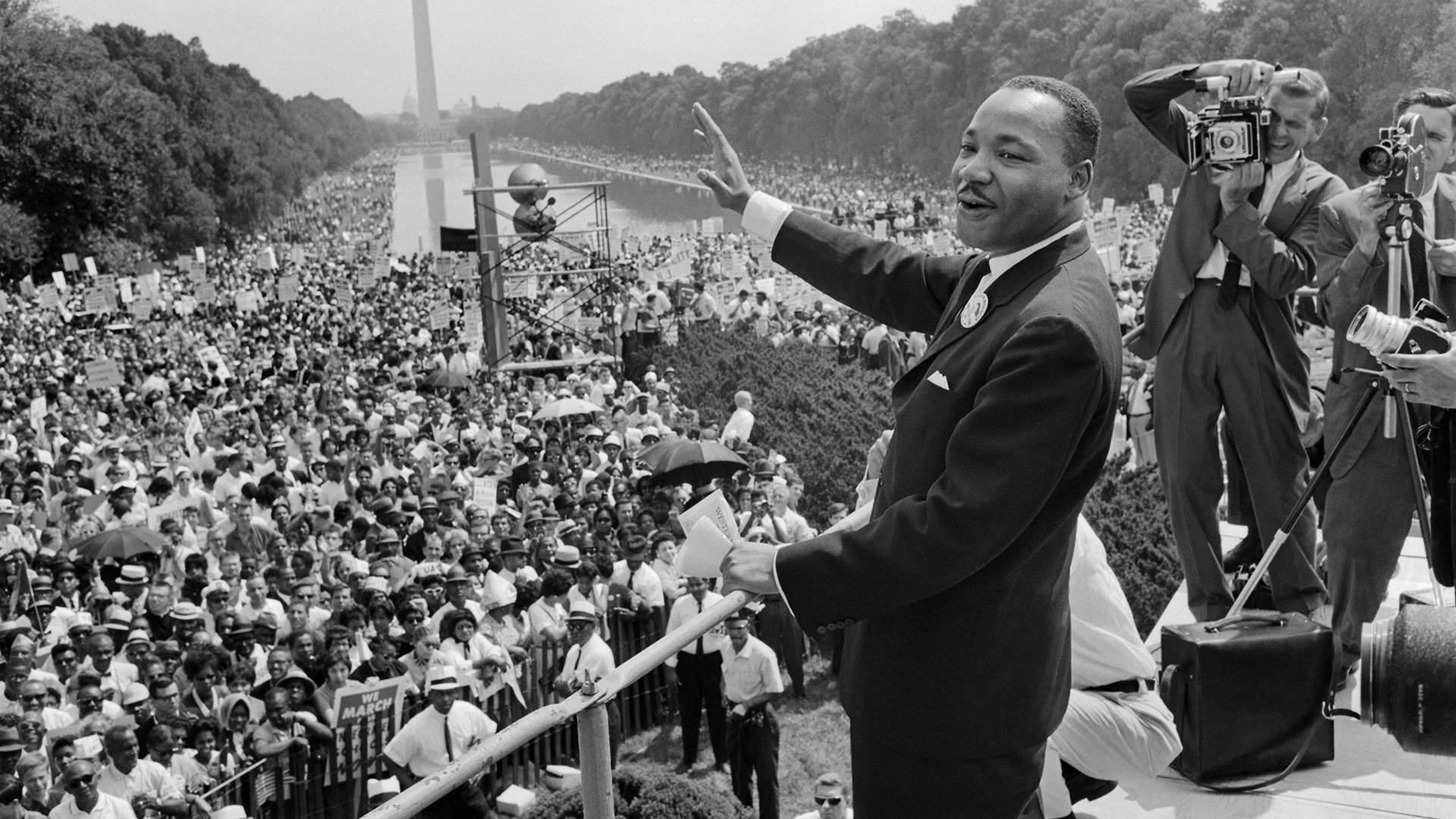 The civil rights leader Martin Luther King waves to supporters on Aug. 28, 1963 at the March on Washington.  AFP/Getty Images