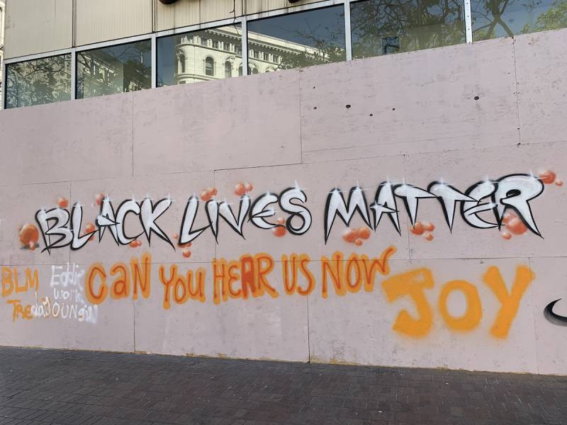 A Black Lives Matter mural in downtown Oakland by @studionoiroakland.