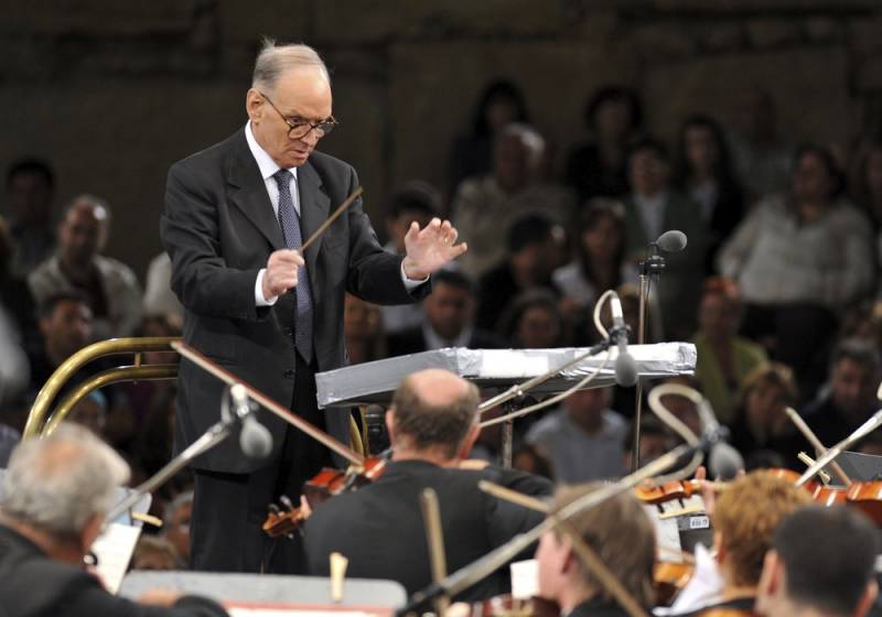 Ennio Morricone conducts with the Budapest Symphonic Orchestra - Gyor in 2009.