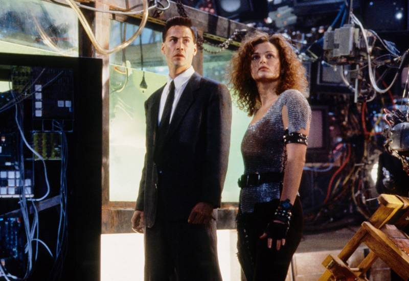 Johnny (Keanu Reeves) and Jane (Dina Meyer) battling cyber scares and a pandemic in 1995's 'Johnny Mnemonic.'