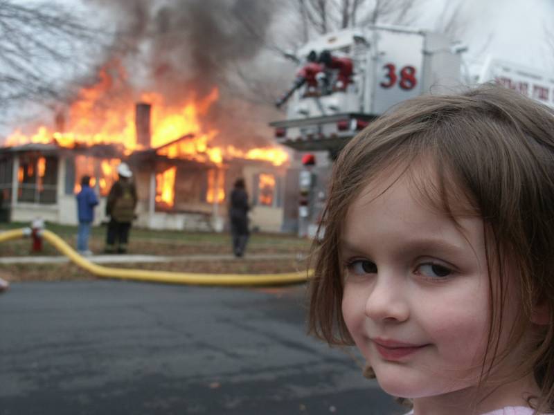 A 4-year-old Zoë Roth in front of a burning building. The photo became a popular meme.