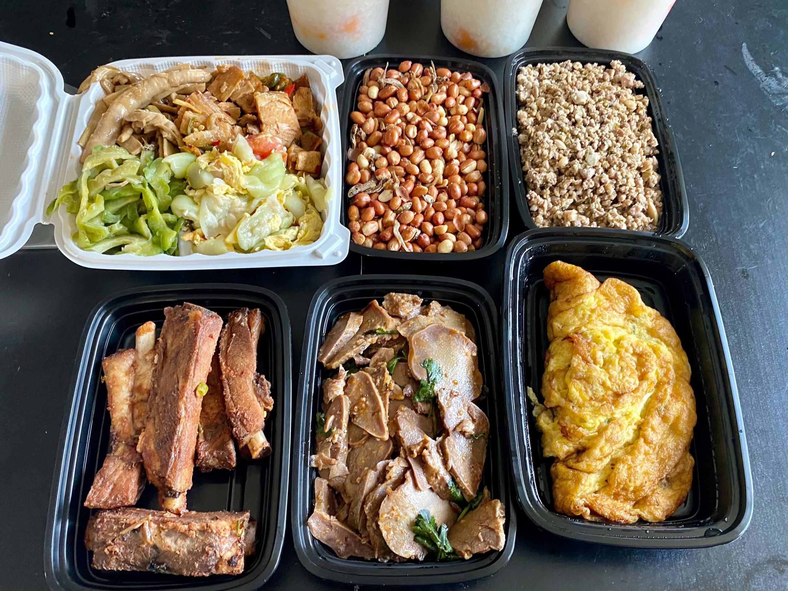 Side dishes to be eaten with Taiwan Porridge Kingdom's sweet potato congee: pork ribs, pig's tongue, a dried radish omelet, fried peanuts and more.