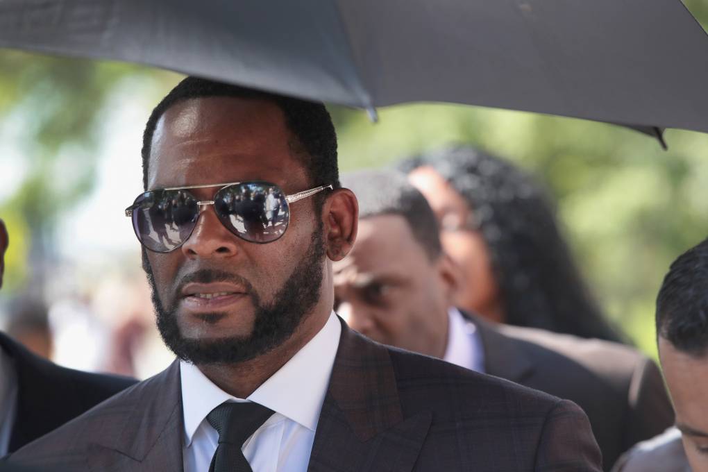 R. Kelly leaves the Leighton Criminal Courts Building following a hearing on June 26, 2019 in Chicago, Illinois.