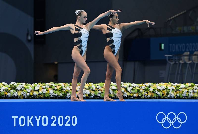 USA's Anita Alvarez and Lindi Schroeder compete in the women's artistic swimming event, Tokyo Olympics, 2021.