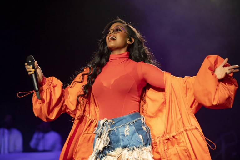 PHOTOS: H.E.R., Erykah Badu and Other R&B Stars Shine at Lights On Festival
