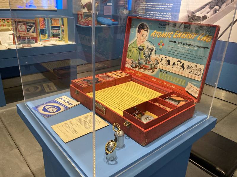 A toy chemistry set under a vitrine at a museum.