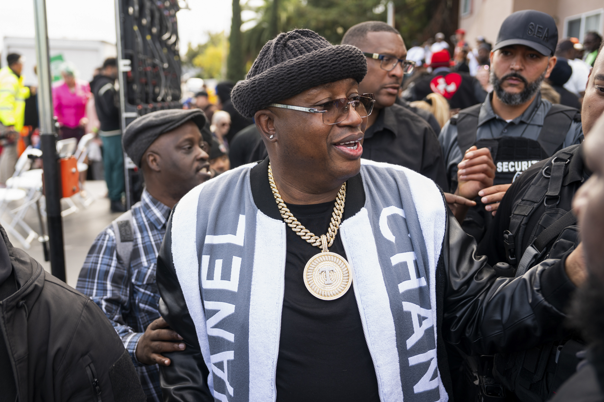 E-40 is the best rapper in the game now and for the last 30 years